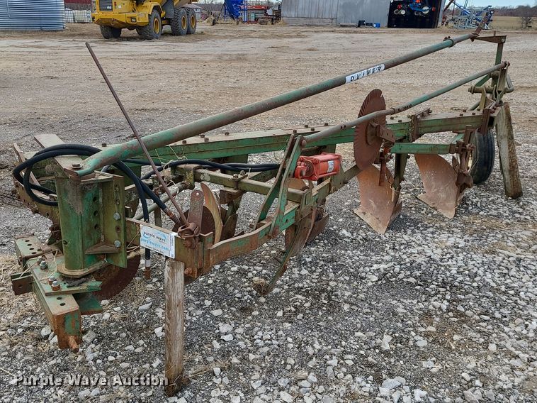 Oliver 565  one-way five bottom flow - LH9834