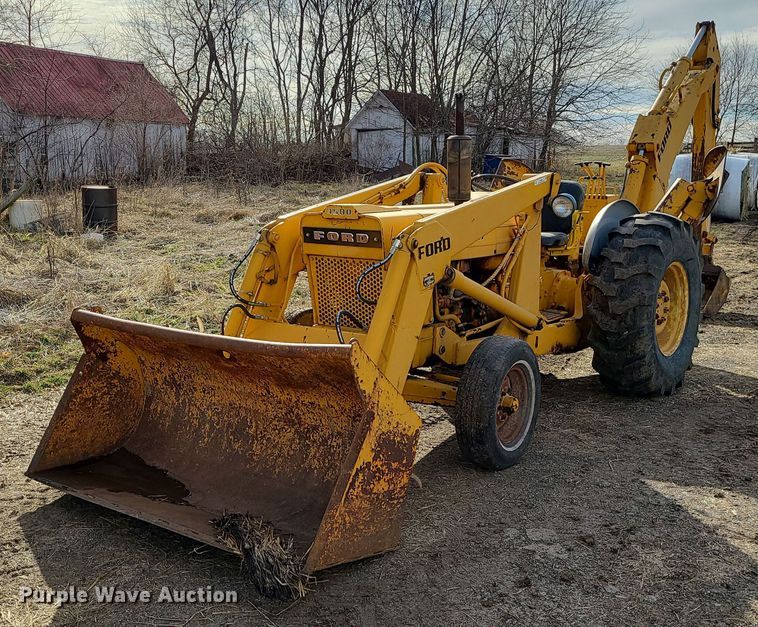Ford 4500  backhoe - LH9845