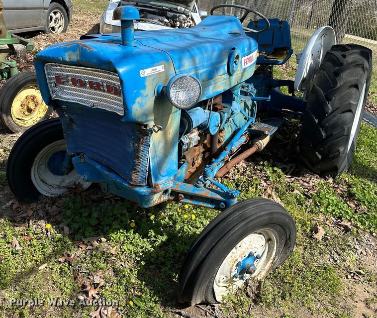 Ford 2000  tractor - LR9599