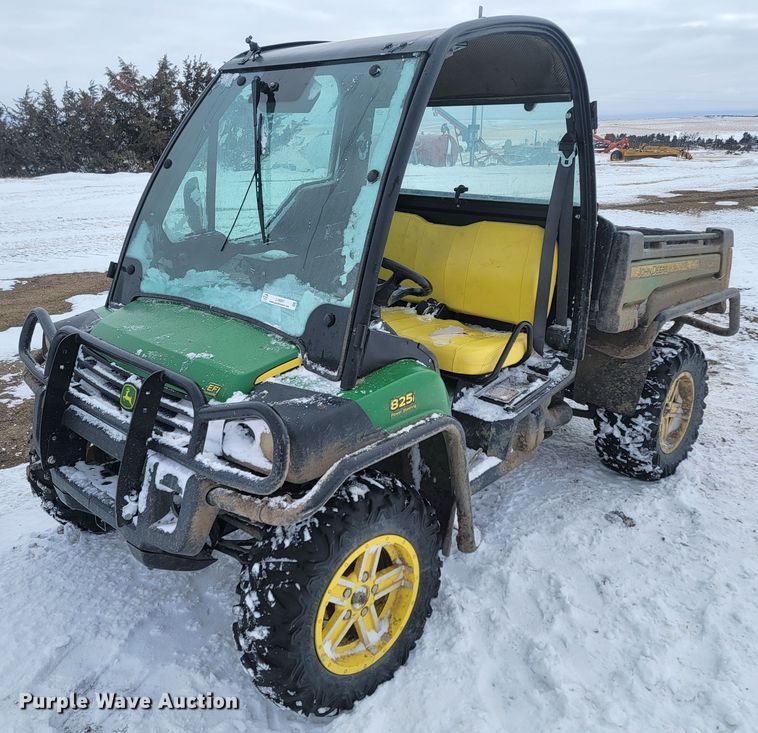 2016 John Deere 825i Gator  utility vehicle - LV9287