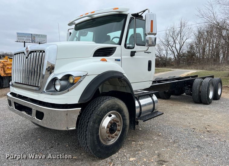 2013 International WorkStar  truck cab and chassis - MM9258