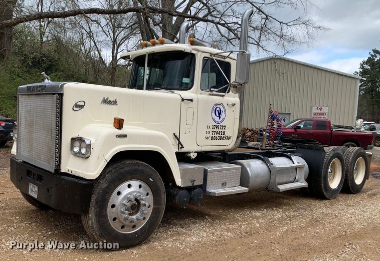 1982 Mack RWS754LST  semi truck - MM9777