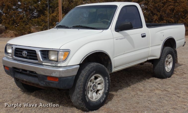 1995 Toyota Tacoma  pickup truck - DN6318