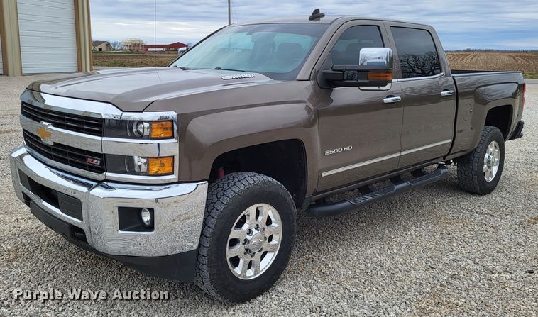 2015 Chevrolet Silverado 2500HD  Crew Cab pickup truck - DO3593