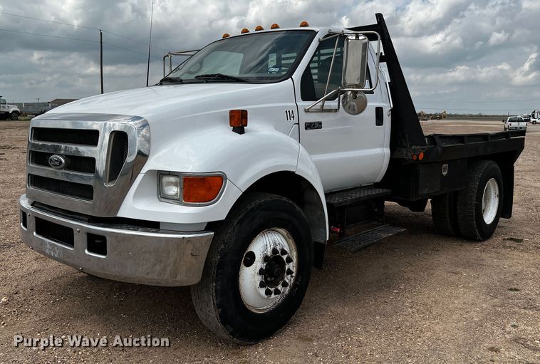 2005 Ford F750 Super Duty XL  flatbed truck - DQ2006