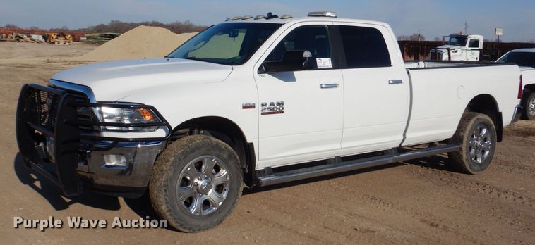 2017 Dodge Ram 2500HD Big Horn  Crew Cab pickup truck - DR4505