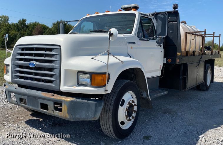 1996 Ford F800  flatbed truck - JW9398