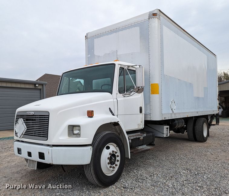2002 Freightliner FL70  box truck - LF9729