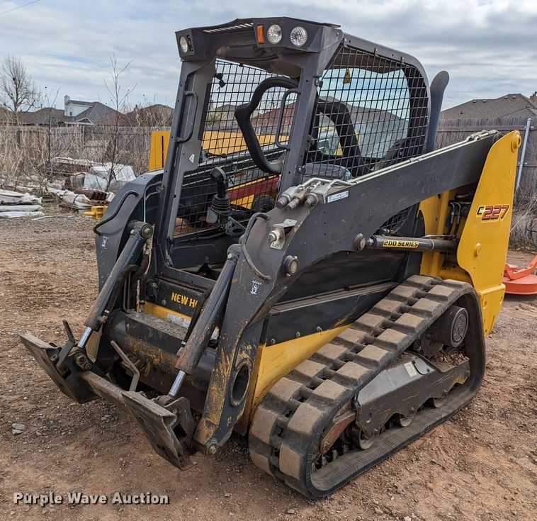 2018 New Holland C227 tracked skid steer loader - LF9738