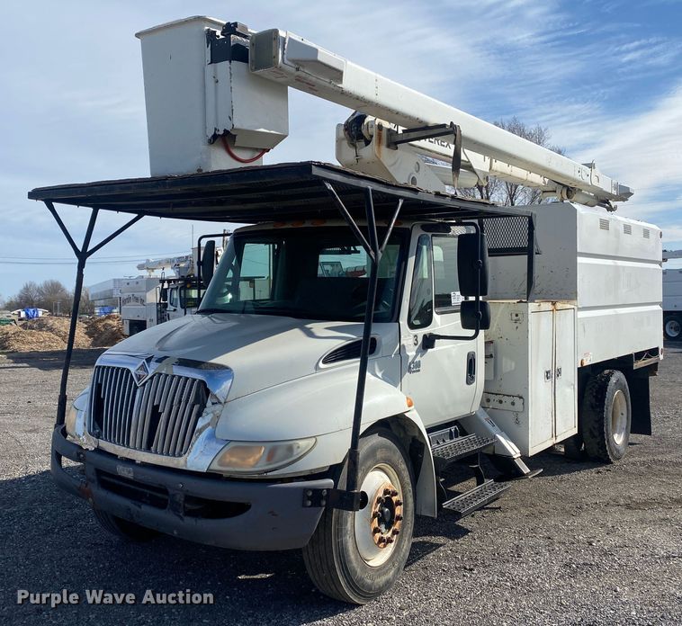 2008 International 4300  forestry bucket truck - DL7055