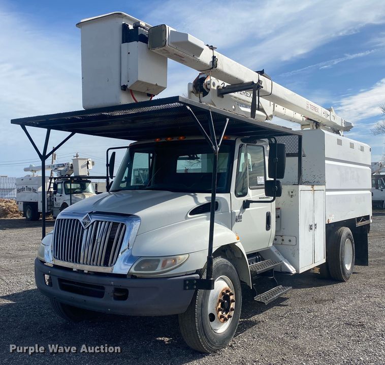 2008 International 4300  forestry bucket truck - DL7056