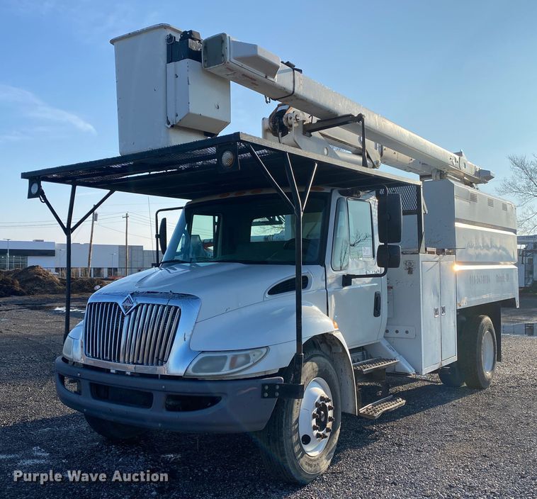 2009 International 4300  forestry bucket truck - DL7074