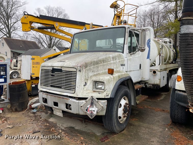 1999 Freightliner FL80  sewer jetter truck - LJ9563