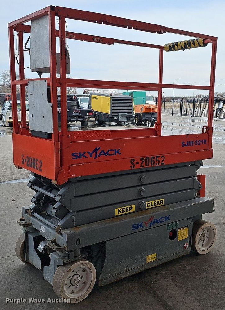 Skyjack SJIII 3219  scissor lift - MC9688