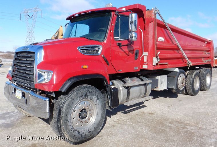 2013 Freightliner 114SD  dump truck - MC9854
