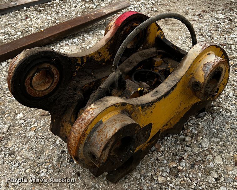 Caterpillar B Linkage  quick coupler - MF9843