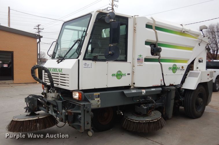 2015 Global M3  street sweeper truck - DK7592