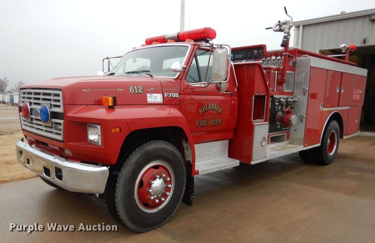 1987 Ford F700  pumper fire truck - DK7723
