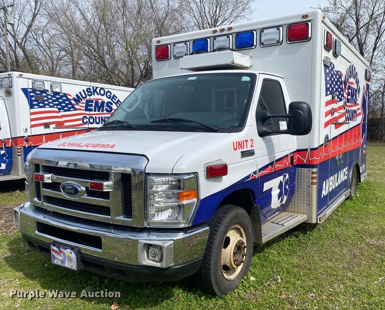 2017 Ford E450 Super Duty  ambulance - DL7114