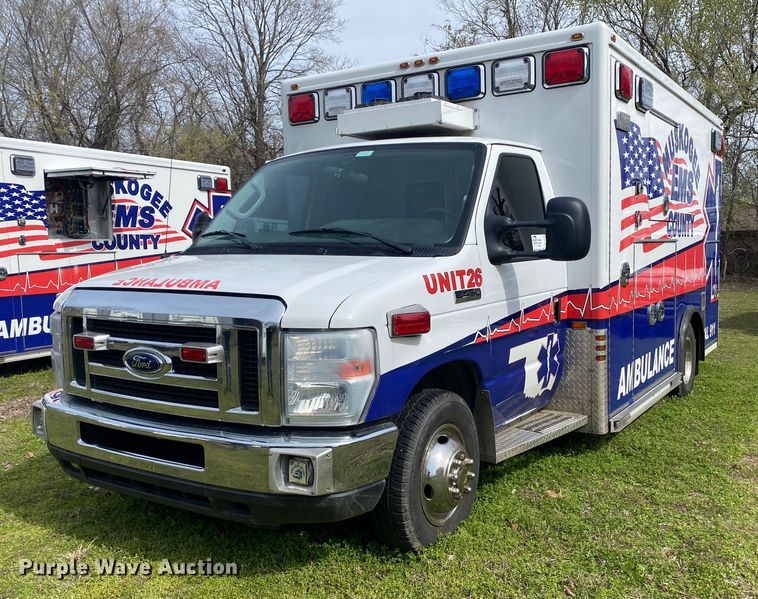 2017 Ford E450 Super Duty  ambulance - DL7115