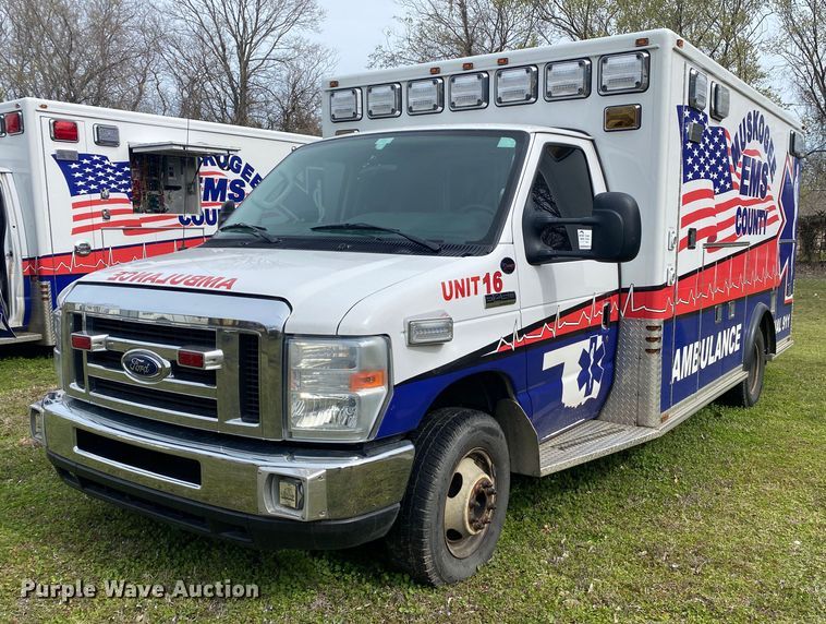 2017 Ford E450 Super Duty  ambulance - DL7116