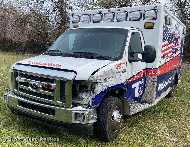 2017 Ford E450 Super Duty  ambulance - DL7117