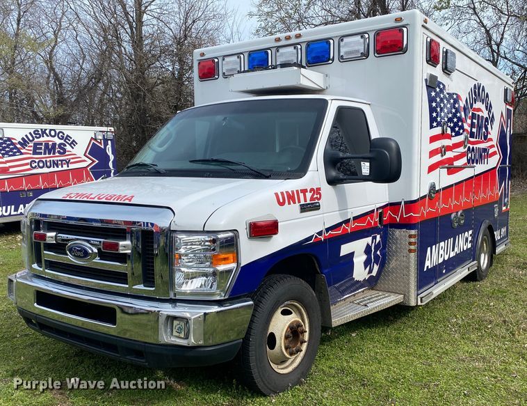 2017 Ford E450 Super Duty  ambulance - DL7118