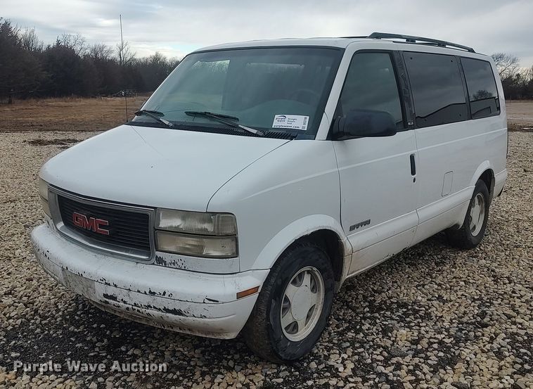 2000 GMC Safari  van - DO3798