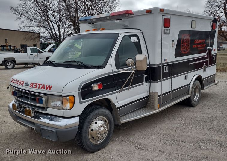 2000 Ford E350 Super Duty  ambulance - DR8278