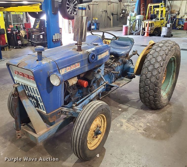 1970 Ford 2000  tractor - LH9909