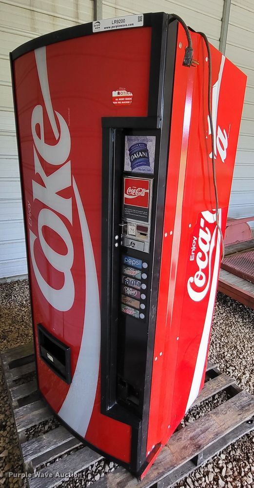 Dixie-Narco DNCB240CC/138-6  vending machine - LR9200