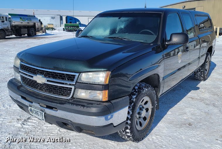 2006 Chevrolet Silverado 1500  Ext. Cab pickup truck - LV9334