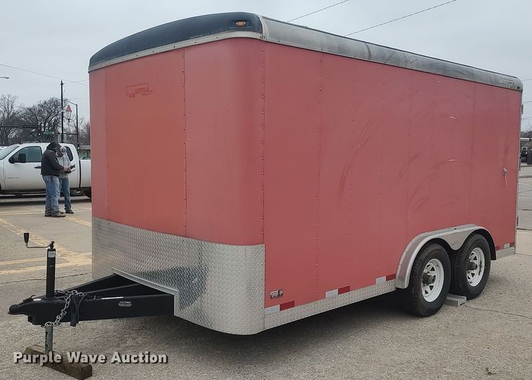 2005 Doolittle  enclosed cargo trailer - MM9924