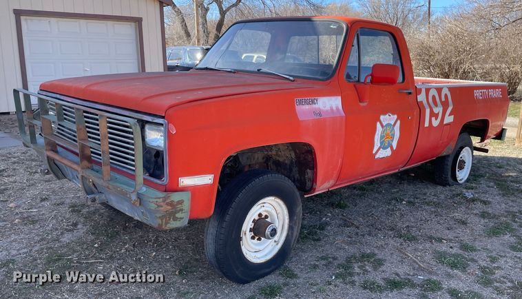 1984 Chevrolet D30  pickup truck - MP9260