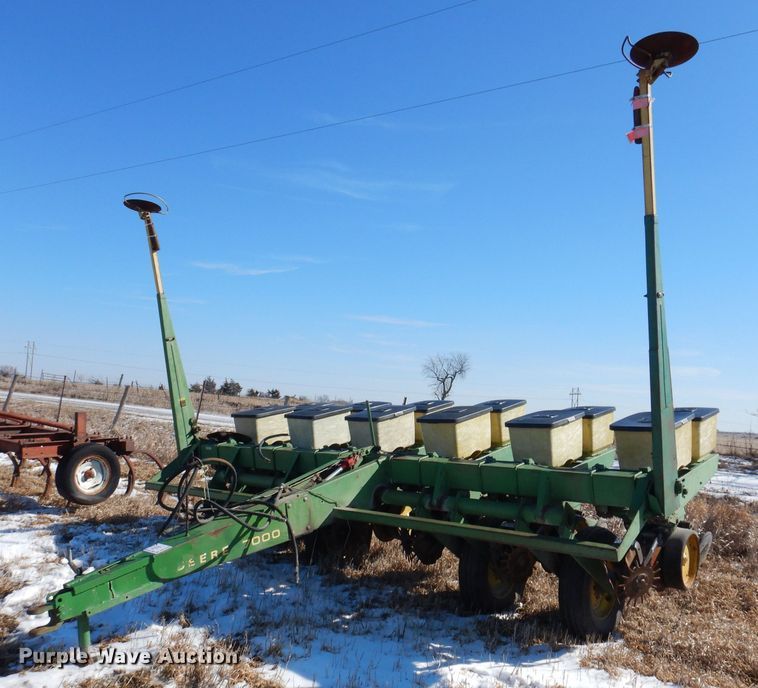 John Deere 7000  planter - DK5188