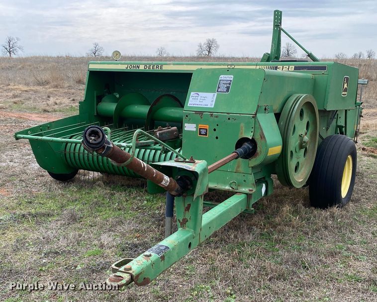 John Deere 328  small square baler - DL7100
