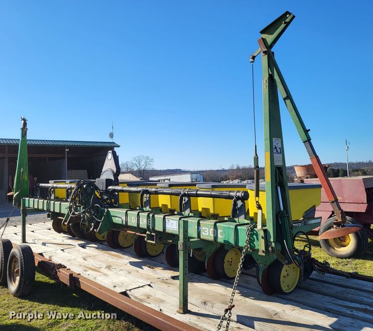 John Deere 7300 MaxEmerge 2  air seeder - DO3606