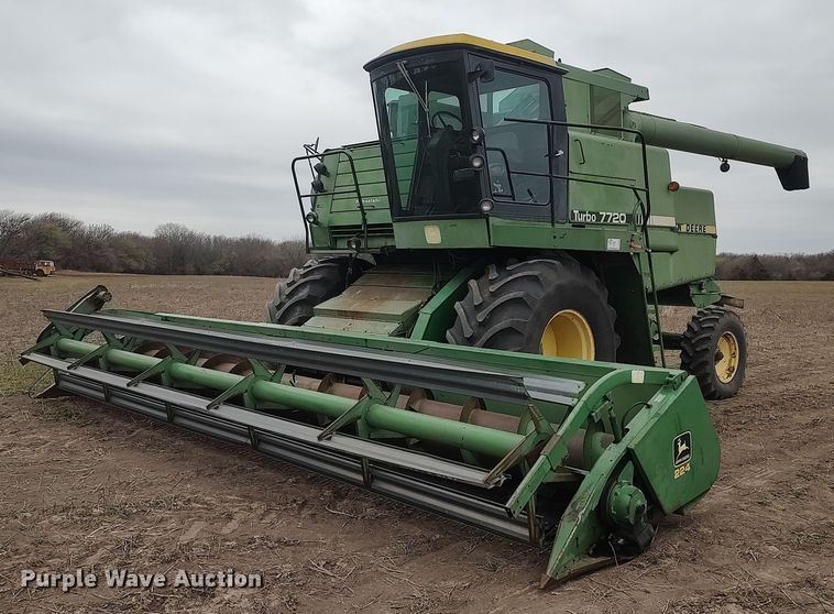 1984 John Deere 7720 Turbo  combine - DQ0358