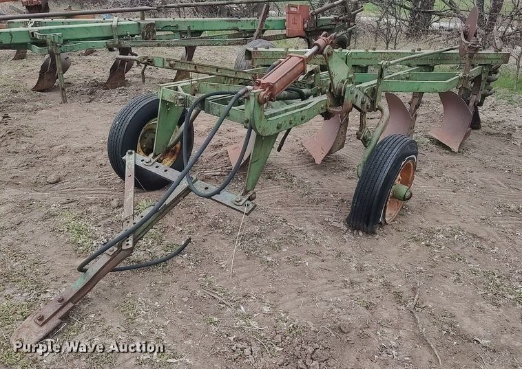 John Deere  four bottom plow - DQ0384