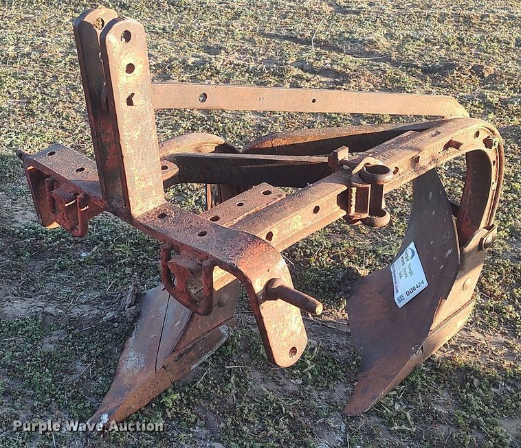 John Deere  two bottom plow - DQ0424