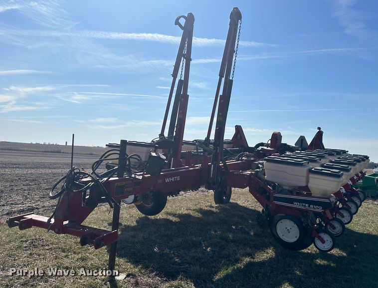White 6100  no-till planter - DR5026