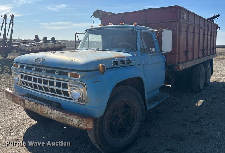 1966 Ford F750  grain truck - DR5027
