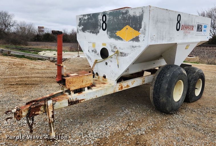 Dempster Clipper 200S  fertilizer spreader - JB9496