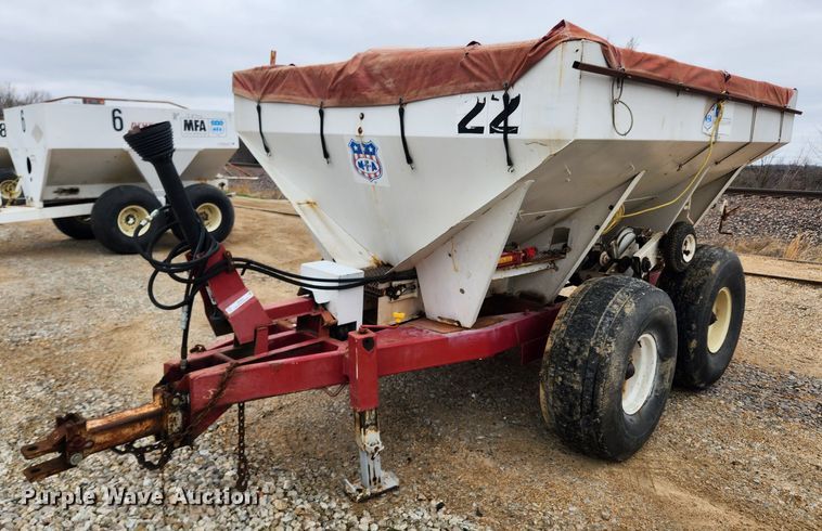 Tyler  fertilizer spreader - JB9497