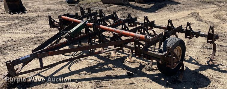 John Deere 3076  field cultivator - LJ9577