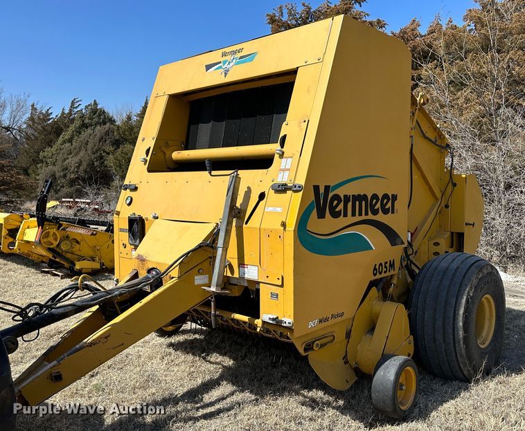 Vermeer 605M  round baler - LT9244