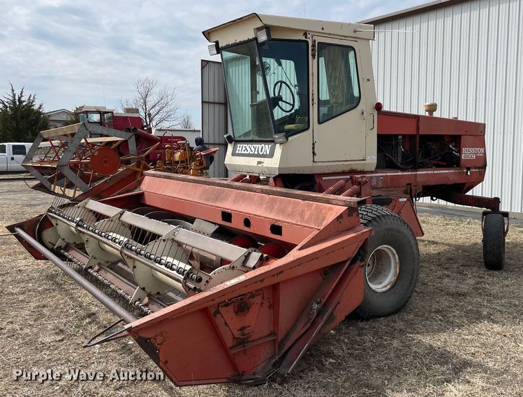 Hesston 6600  swather / windrower - MY9135