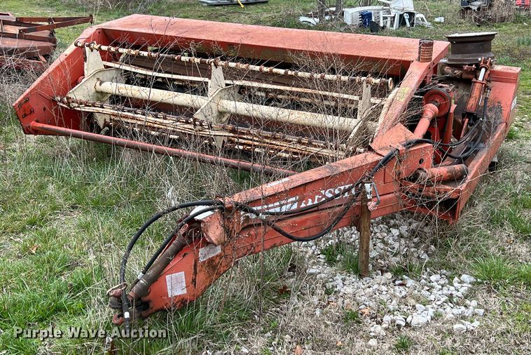 Hesston 1090  windrower - MY9549