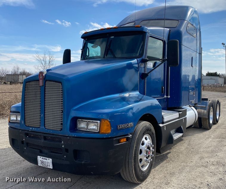 2007 Kenworth T600  semi truck - DL7010