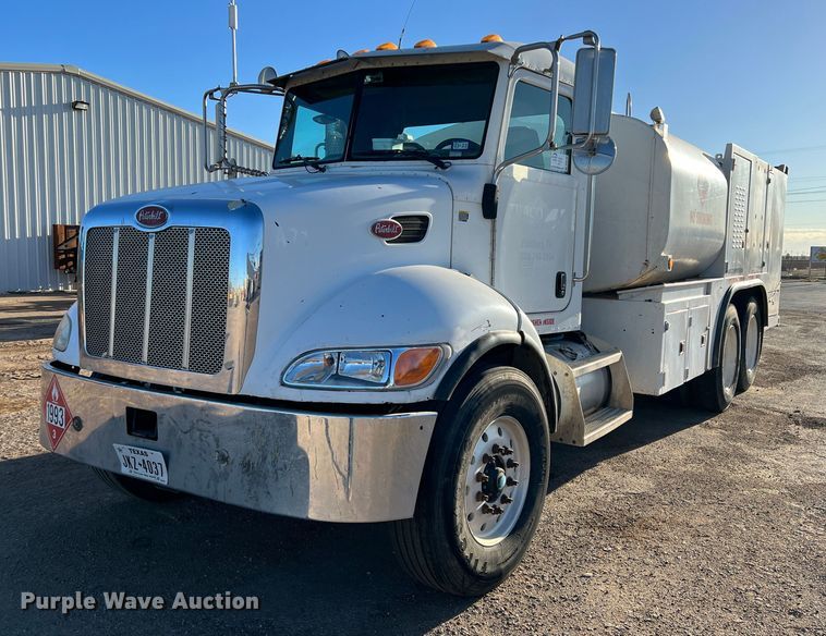2009 Peterbilt 340  fuel / lube truck - DS2782